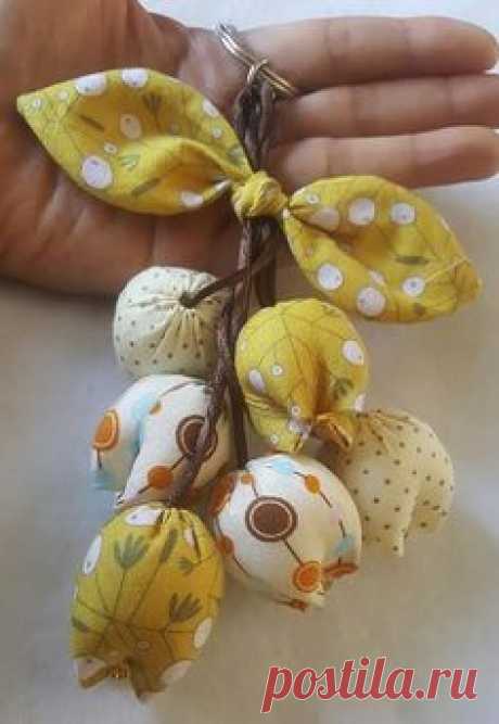 Handmade Keychain Tulip Keychain key fob flower by QuiltNCrochet