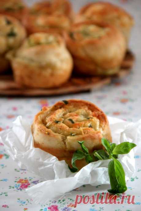 Булочки с сырами, базиликом и чесноком