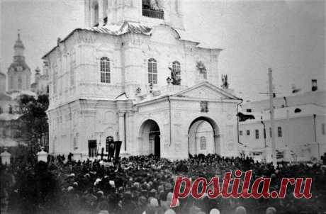 Экскурсия по городу Вятке в 1925 году. Часть 1-я Просматривая новые заметки на сайте &quot;Родная Вятка&quot;, я увидал &quot;Экономический план города Вятки&quot; 1925 года . План города заинтересовал меня тем, что он цветной и достаточно подробный. Кроме фабрик и магазинов на карте указаны номера кварталов, обозначены особенности рельефа, сады…