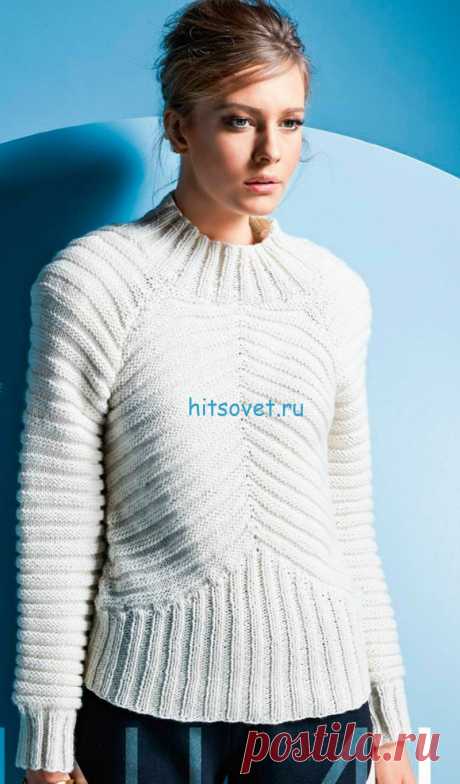 Белый пуловер с ребристым узором - Хитсовет Белый пуловер с ребристым узором. Для вязания пуловера Вам потребуется: пряжа (75% мериносовой шерсти, 25% шелка; 200 м/100 г) - 350 (400-450) г белой