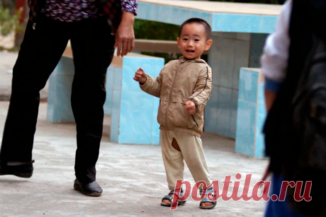 Почему китайские дети ходят с дыркой между ног на штанах? | С другого угла | Яндекс Дзен