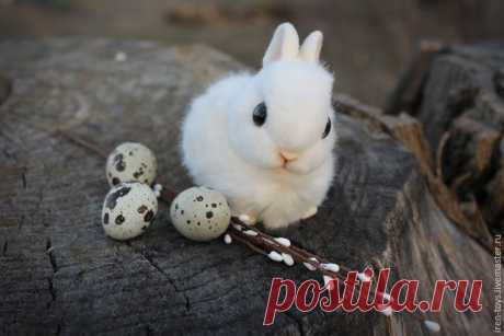 Белоснежный пасхальный кролик в смешанной технике - Ярмарка Мастеров - ручная работа, handmade