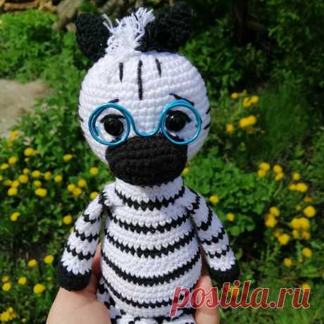 PDF Зебрик Бернар крючком. FREE crochet pattern; Аmigurumi doll patterns. Амигуруми схемы и описания на русском. Вязаные игрушки и поделки своими руками #amimore - зебра, лошадь, лошадка, конь.