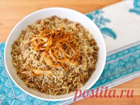 Муджадара Муджадара, простое и удобное блюдо из риса и чечевицы, популярно во всем арабском мире. Первый записанный рецепт можно найти в кулинарной книге из Ирака