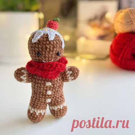 PDF Пряня крючком. FREE crochet pattern; Аmigurumi doll patterns. Амигуруми схемы и описания на русском. Вязаные игрушки и поделки своими руками #amimore - маленький пряничный человечек к Новому году, кукла, пупс, куколка, Рождество, печенье, печенька.