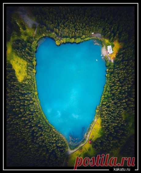 Озеро Карагёль в форме сердца, Турция