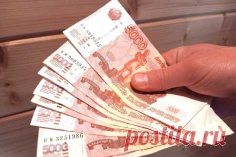 Эксперт Bloomberg Исаков оценил прогноз Минэка по росту зарплат в России. Уровень потребления большинства россиян продолжит расти темпами выше средних.