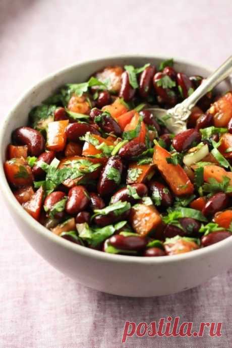 Салат с томатами и красной фасолью — Sloosh – кулинарные рецепты