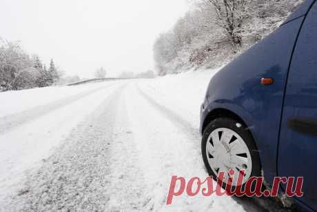 Правила и особенности вождения в снежный период Зима коварна по отношению к водителям: то голоедица случается, то снежные заносы. Поэтому зимнее вождение у нас в стране можно считать экстремальным