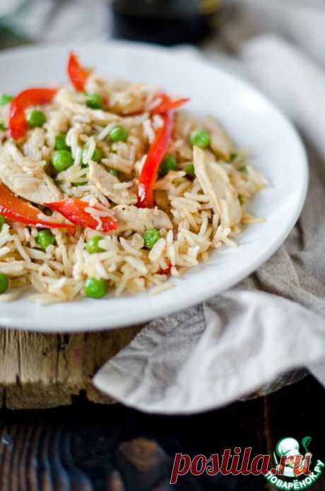 Жаренный рис с курицей по-Китайски.