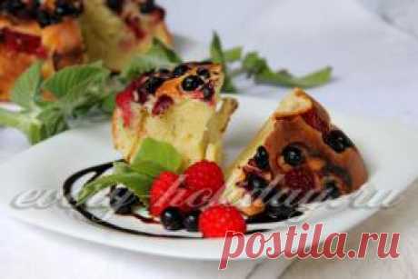 Пирог сметанник с ягодами