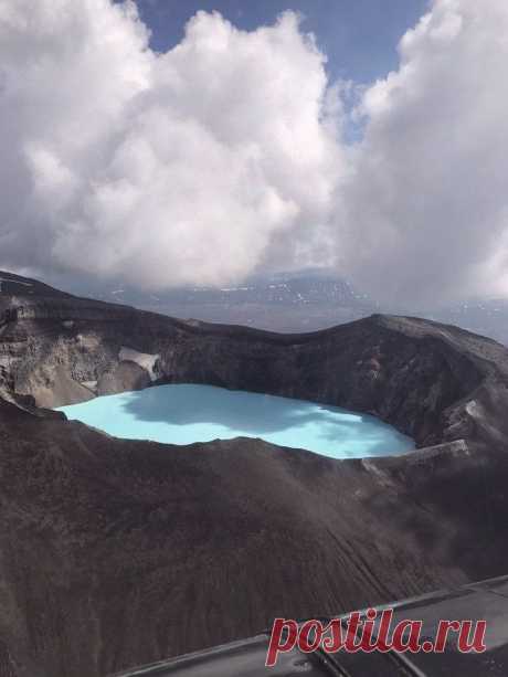 Озеро в жерле вулкана, Камчатка