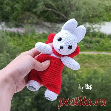 PDF Зайчик крючком. FREE crochet pattern; Аmigurumi animal patterns. Амигуруми схемы и описания на русском. Вязаные игрушки и поделки своими руками #amimore - заяц, Зайчик из мультфильма &quot;Когда зажигаются ёлки&quot;, кролик, зайчонок, зайка, крольчонок.