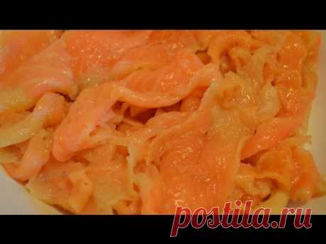Засаливаем мясо лосося / Meat salted salmon - YouTube