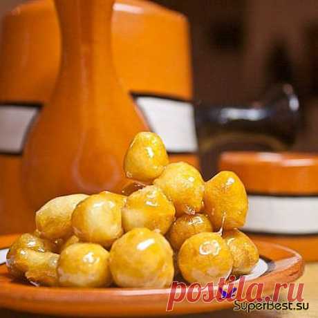 Тейглах, также известный как &quot;орешки в меду&quot;, &quot;шарики в медовом сиропе&quot;  - лакомство из разряда особых праздничных сладостей. Традиционное угощение на еврейский Новый Год (в сентябре).