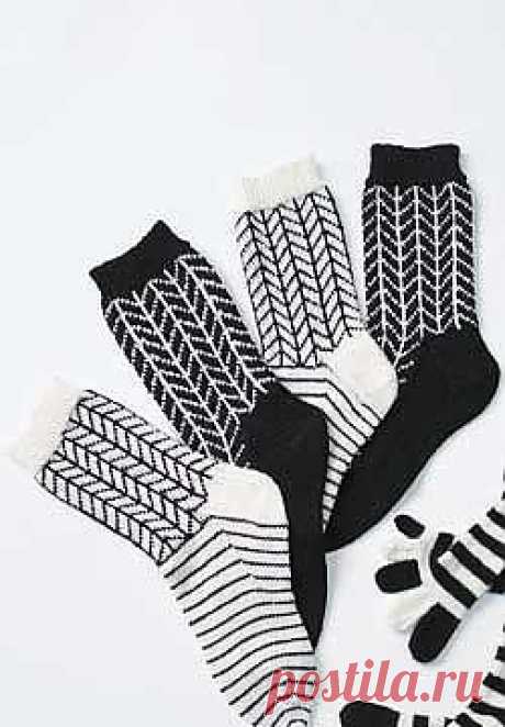 Black and White Chevron Socks Knitting Pattern | FaveCrafts.com