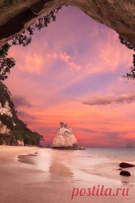 Cathedral Cove, New Zealand, by Pawel Papis, on 500px. | Sandra приколол(а) это к доске Sunrise ☼ Sunset