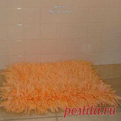 Мохнатый коврик в ванную / Рукоделие