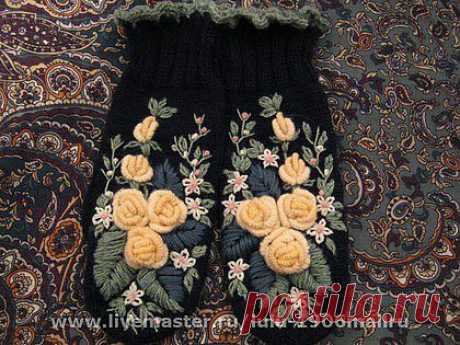 Вышитые варежки - чёрный,цветочный,варежки ручной работы,объемная вышивка