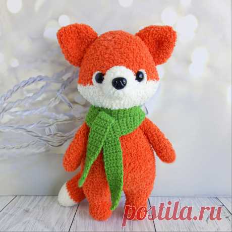 PDF Лисёнок Пип крючком. FREE crochet pattern; Аmigurumi animal patterns. Амигуруми схемы и описания на русском. Вязаные игрушки и поделки своими руками #amimore - лиса, лисица, лисёнок в шарфе, лисичка.