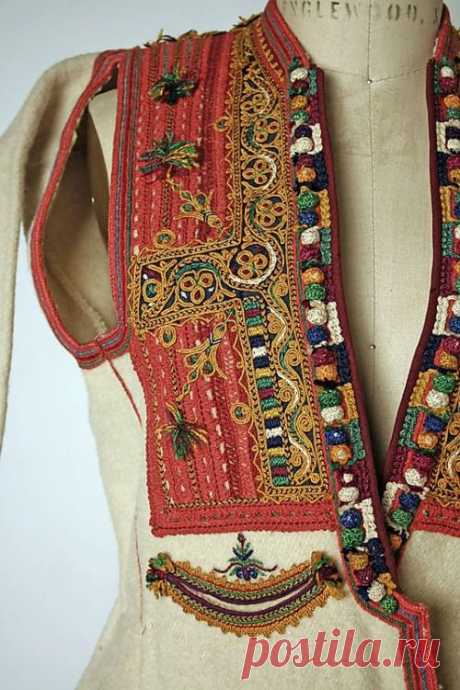 * C U R A T E D * S T Y L E * - Bulgarian Folk Costume…beautiful colors and...