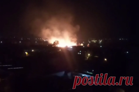 Мощный пожар разгорелся на складах в Виннице. Возгорание ликвидируют бойцы Государственной службы по чрезвычайным ситуациям.