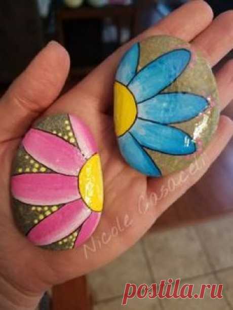 Daisy painted rocks #52rocks #paintedrocks #kindnessrocks