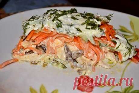Слоеный салат «Восторг» с грибами и курицей, рецепт с фото Невероятно вкусный и простой салат.