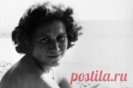 Меня не угнетает, что я дочь Сталина. Зачем Светлана Аллилуева бежала в США 28 февраля 1926 года родилась дочь советского вождя Иосифа Сталина Светлана Аллилуева.