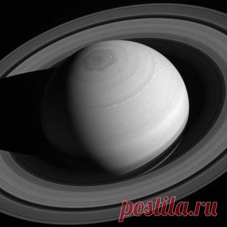Сатурн в окружение своих колец / Astro Analytics