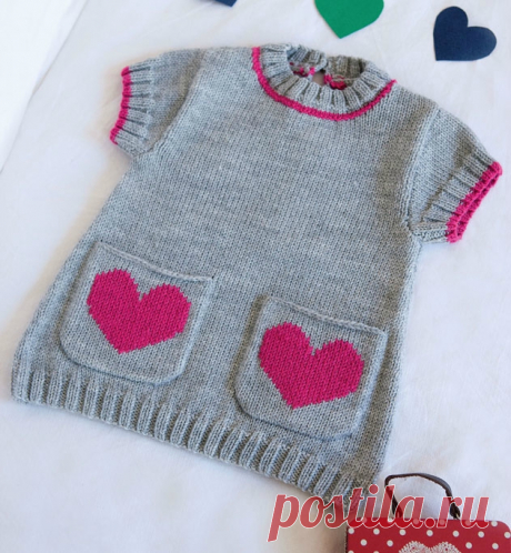 Petite tunique à poches pour bébé - La Malle aux Mille Mailles   Une petite tunique layette sous le signe de l'amour et de la douceur. Ce modèle tricoté en Laine Lambswool Phildar est...