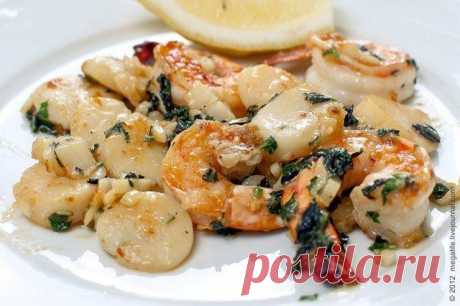 Креветки и морские гребешки с чесноком и базиликом - рецепт и способ приготовления, ингридиенты | sloosh