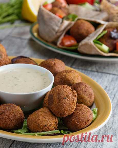 Here's How To Bring The Street Food To Your Home With Homemade Falafel