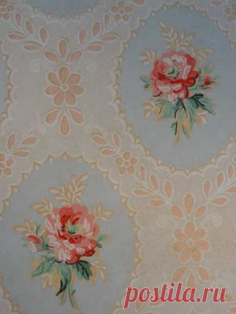 LAST YARD - Vintage Wallpaper - Pink Rose Cameo Lace on Blue 1 Yard