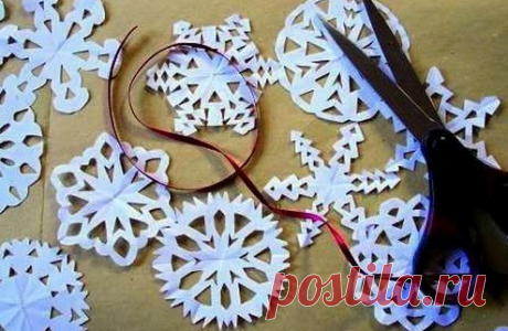 Как сделать снежинку из бумаги? Как вырезать красивую снежинку? | Поделки из бумаги!