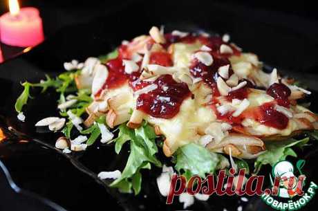 Тёплый салат из груш и моцареллы с клюквенным соусом - кулинарный рецепт