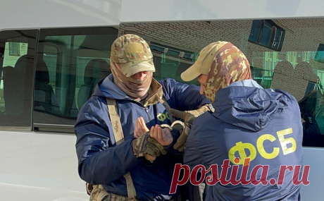 ФСБ задержала жительницу Запорожья за попытку подрыва военного грузовика. Сотрудники ФСБ задержали с поличным жительницу Запорожской области при попытке подорвать военный грузовик.