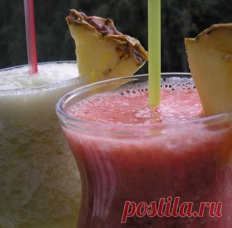 Фруктовый смузи с бананом, клубникой и ананасом - Kulinarnyj-Recept.��