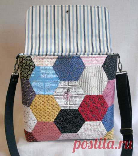 Quilted Messenger Bag 13.5 x 12.5 Hexagon Quilt от IVANandLUCY