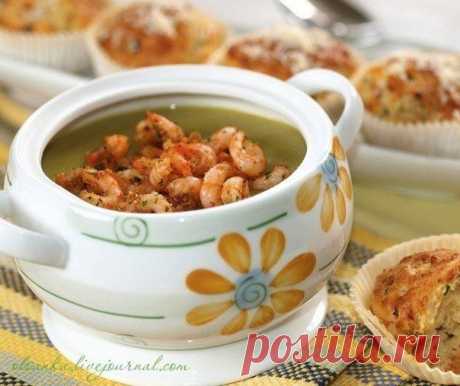 Суп-пюре из зеленого горошка с ароматными креветками / Свежие рецепты
