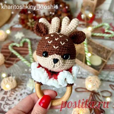 PDF Погремушка Оленёнок крючком. FREE crochet pattern; Аmigurumi toy patterns. Амигуруми схемы и описания на русском. Вязаные игрушки и поделки своими руками #amimore - погремушка в виде оленёнка, маленький олень для малышей.