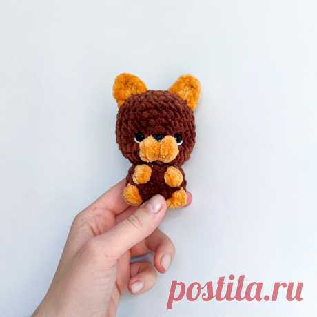 PDF Бульдожик крючком. FREE crochet pattern; Аmigurumi toy patterns. Амигуруми схемы и описания на русском. Вязаные игрушки и поделки своими руками #amimore - бульдог, собака, пёс, плюшевая собачка, маленький щенок из плюшевой пряжи, пёсик.