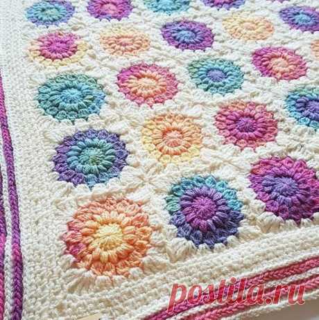 Sunburst Granny Square Blanket Tutorial - Crochet Easy Patterns Sunburst Granny Square Blanket Tutorial, hello my beloved crochet hooks on duty, I missed you a lot, how are you