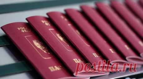 В прифронтовых населённых пунктах ЛНР возобновили выдачу паспортов. В региональном МВД заявили, что выдачу паспортов жителям прифронтовых населённых пунктов, в том числе освобождённого Сватова, возобновили в Луганской Народной Республике. Читать далее