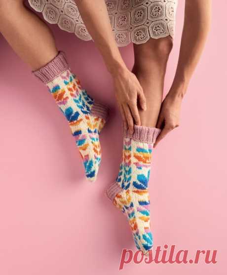 Цветочные носки от Новита хорошо подойдут для вязания короткосекционной Дундагой 
#вязание #носки #жаккард #схема #дундага #новита