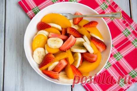 Салат с клубникой, бананами и персиками – простой и вкусный рецепт с фото (пошагово)