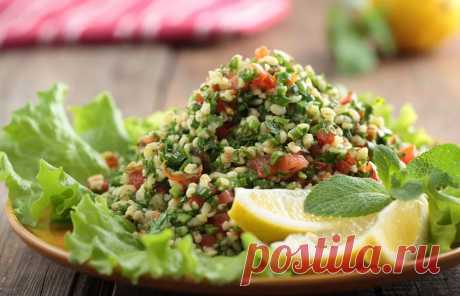 Табуле из булгура    На Востоке это один из самых популярных салатов, его можно встретить в меню таких стран как Израиль, Ливан, Турция, Египет.