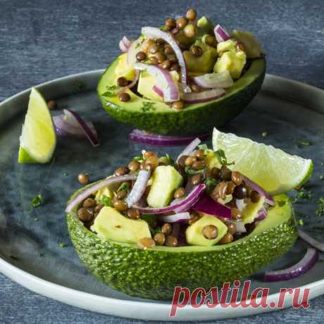 Кулинарные рецепты - Салат из чечевицы, с авокадо, лаймом и кинзой - с фото и видео инструкцией на сайте Bonduelle.ru