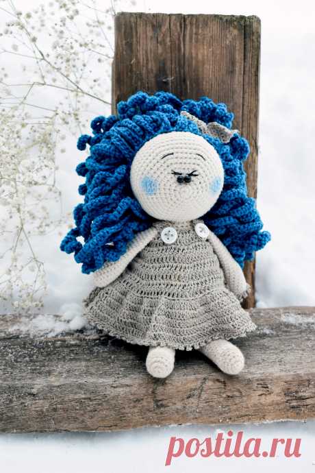 PDF Кукла крючком. FREE crochet pattern; Аmigurumi toy patterns. Амигуруми схемы и описания на русском. Вязаные игрушки и поделки своими руками #amimore - кукла в платье из обычной пряжи, куколка девочки.