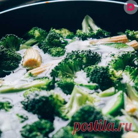 Присутствие в меню блюд из капусты брокколи способствует сохранению красоты и здоровья. Ведь этот овощ – настоящий рекордсмен по содержанию витаминов и микроэлементов, необходимых организму.